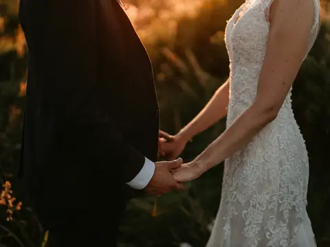 示範照片:婚紗:夕陽下牽手